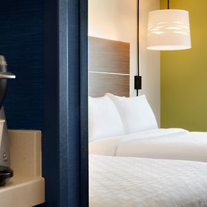 Standard Room Two Queen Beds Communications Accessible Tub